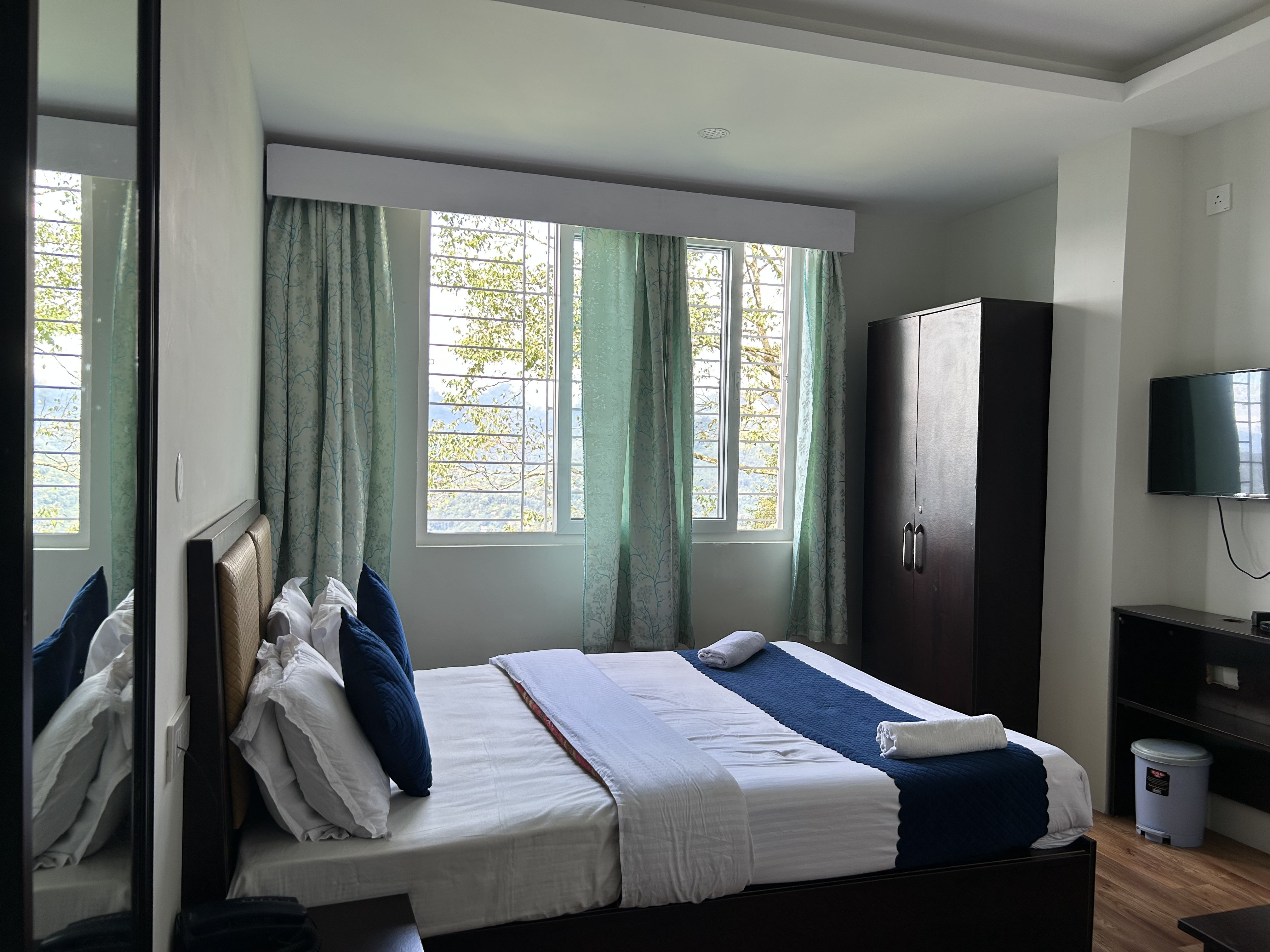 Room Slide 3